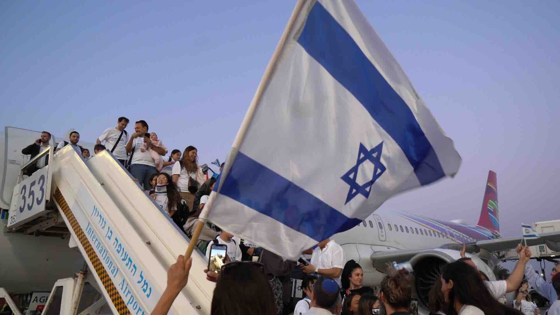 ICEJ sponsort Flüge um französische Juden nach Hause - nach Israel zu bringen